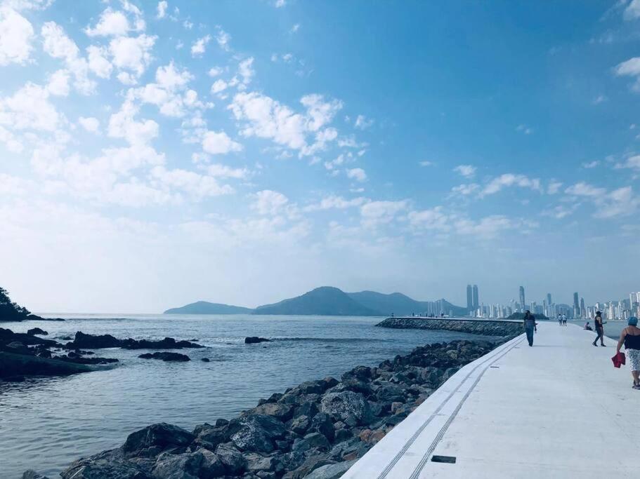 Piscina A Beira-Mar, Tranquilidade E Qualidade No Melhor De Bc Balneário Camboriú Exterior foto